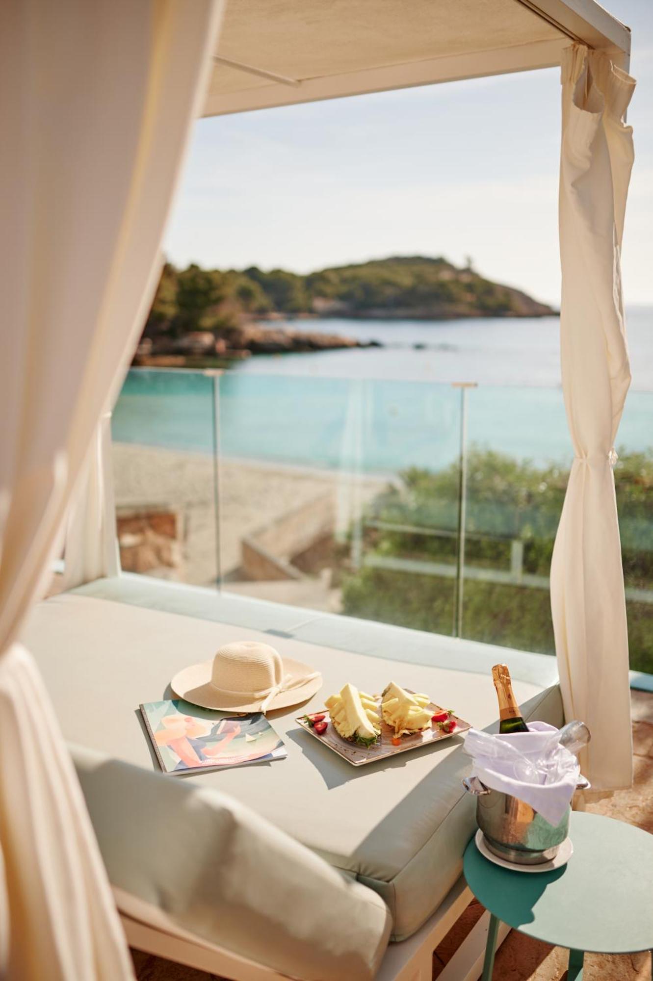 Aluasoul Carolina - Adults Only Otel Font de sa Cala Dış mekan fotoğraf